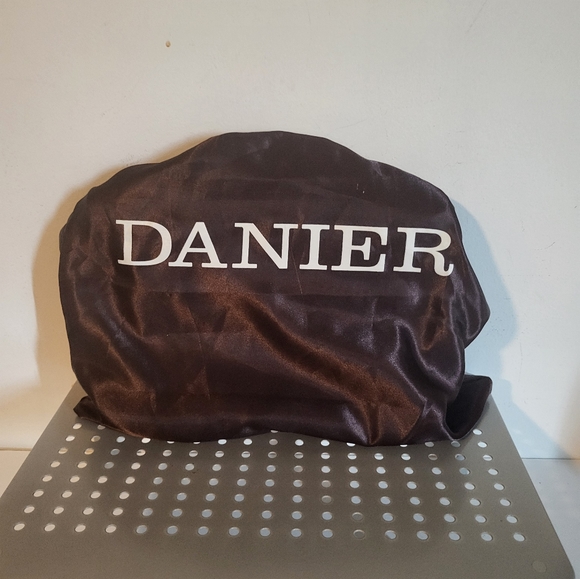 NWOT DANIER BLACK LEATHER CROSSBODY - Picture 7 of 7